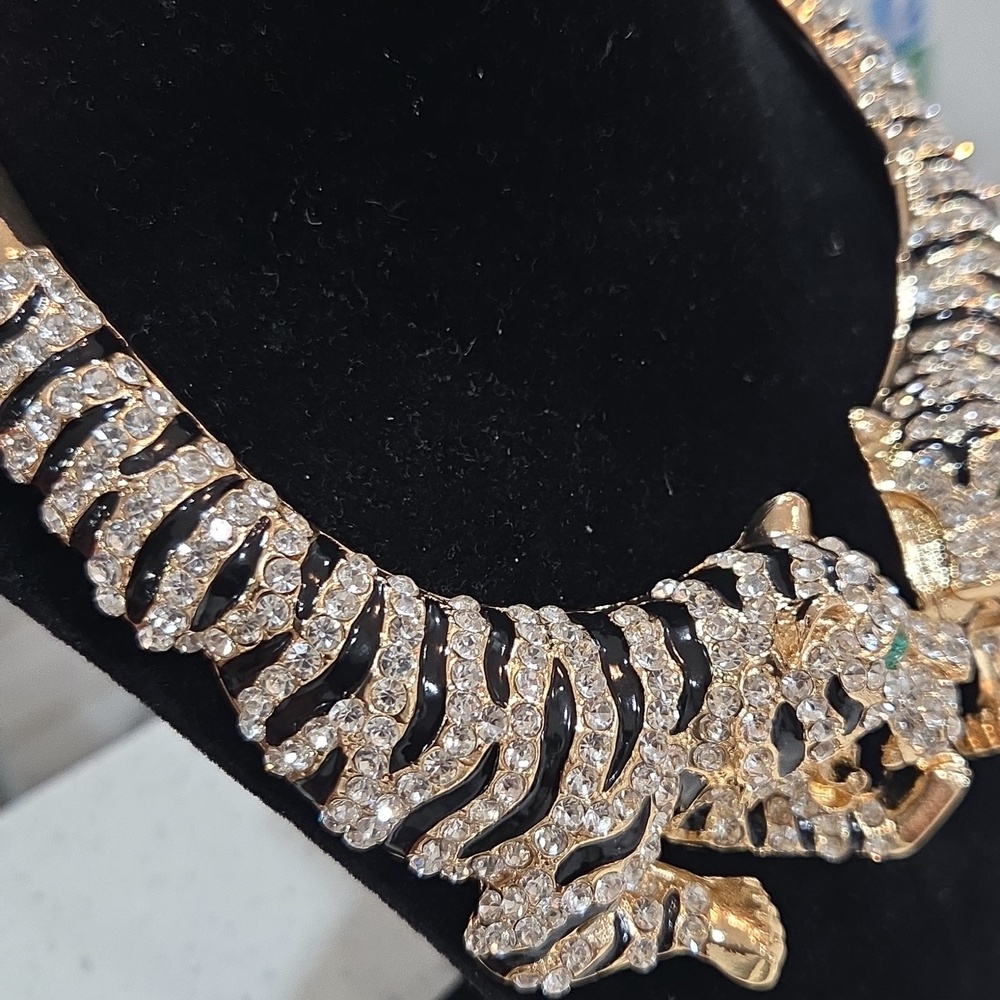 💛▪️Natasha Couture ▪️gold Tone Green Eye Tiger Necklace - Picture 6 of 11